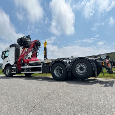 Volvo FMX 6x2 460KM, zabudowa do transportu złomu - urządzenie hakowe HYVA i żuraw PENZ